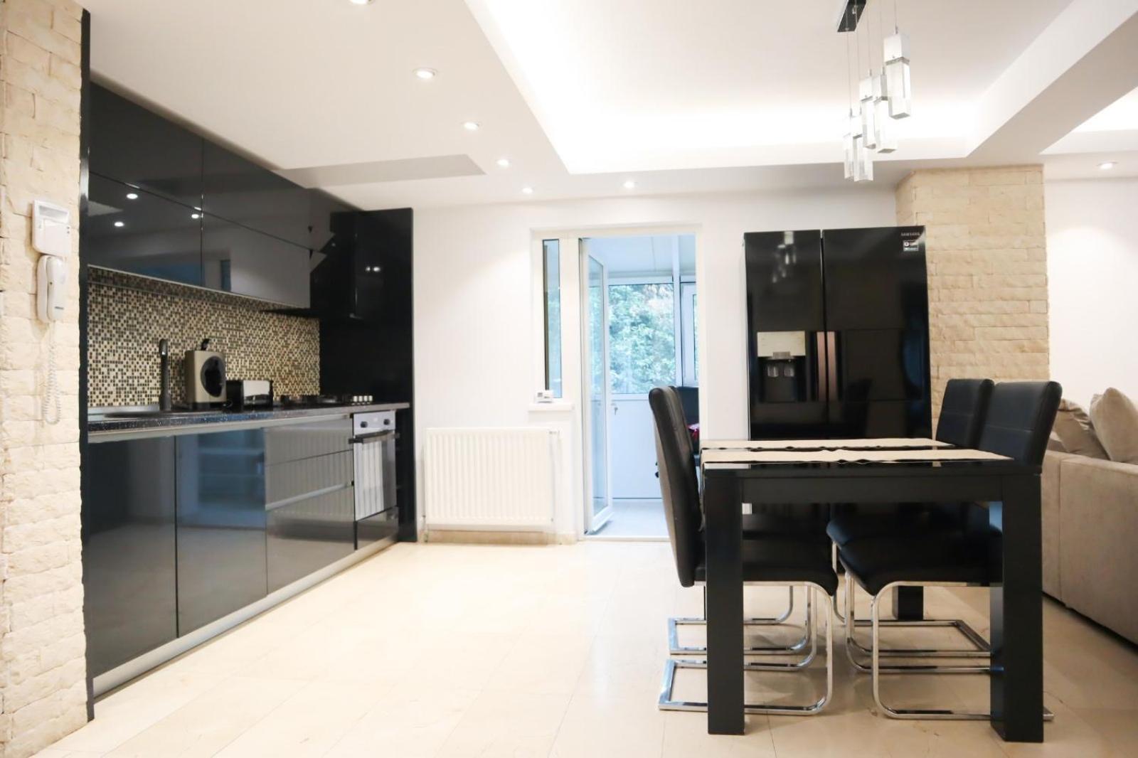 Central Apartament Bulevardul Decebal Bukares Bagian luar foto